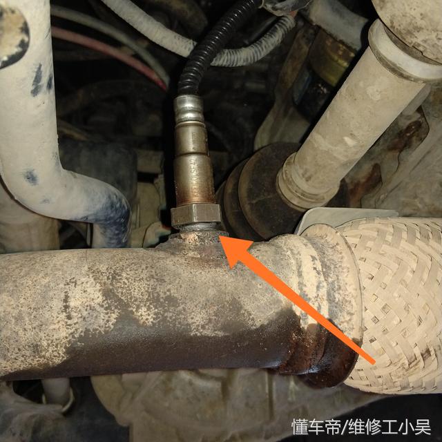 5万9千公里的现代名驭故障灯亮,电脑读出的故障码让师傅直摇头!