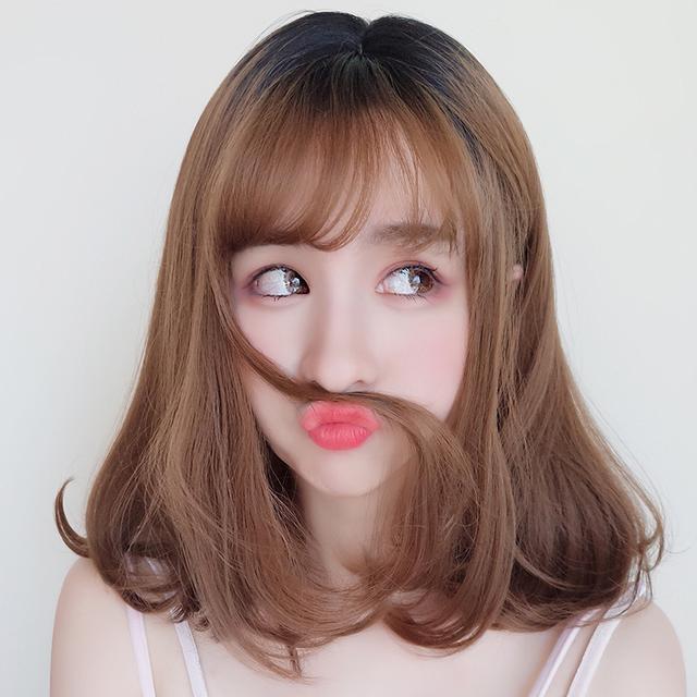 短发女生在留长发期间, 最难留的过程中应该留个怎样的发型呢?
