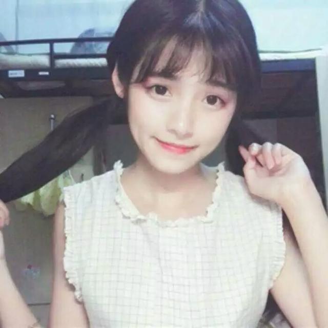 同桌是校花、校草是一种什么样的经历?