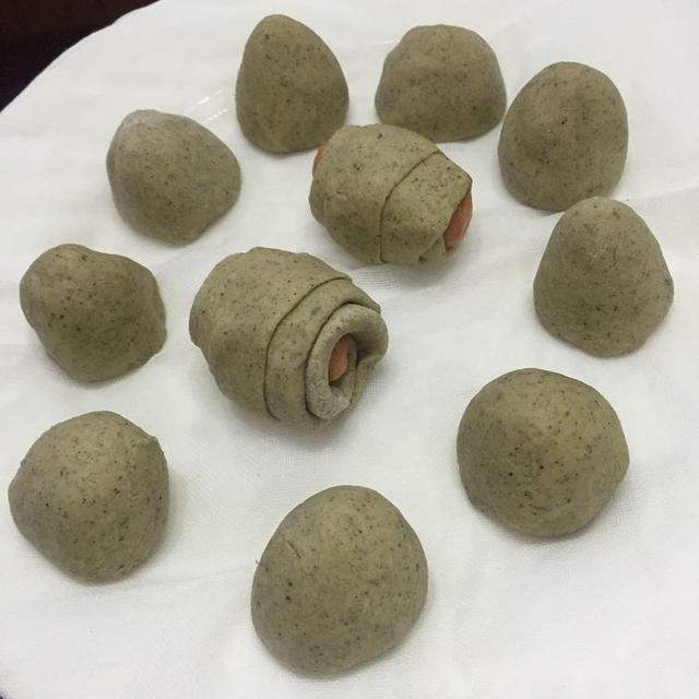 放在锅中醒发40分钟左右 至窝窝头发到原来的2倍大