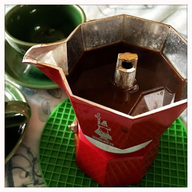 咖啡爱好者：如何使用摩卡壶煮咖啡？