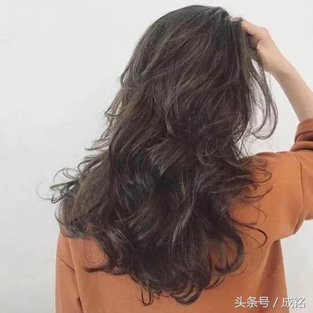 今年流行高层次满头卷烫发!