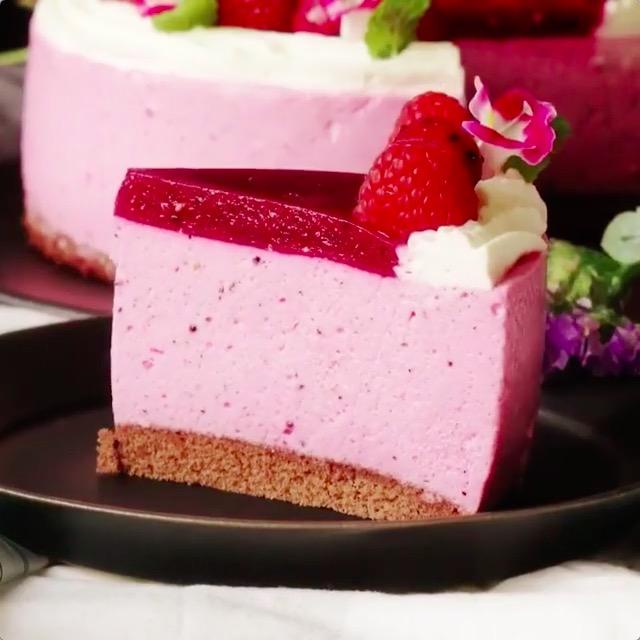 不加色素的红心火龙果蛋糕,祝明天上班的你事