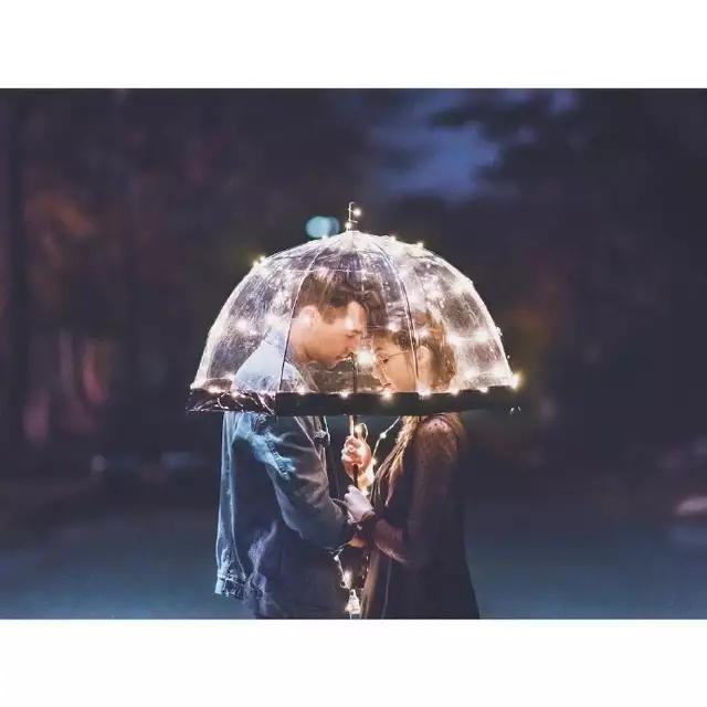 情感语录：阳光温热，岁月静好，你还不来，我怎敢老去