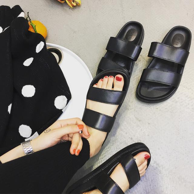 夏天穿拖鞋最时尚!6款潮流拖鞋一次公开,街头