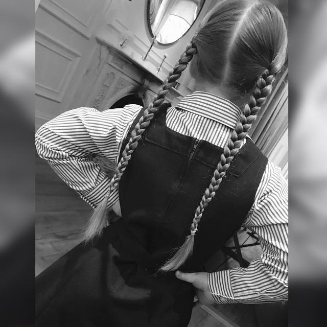 小七的豁牙漏齿照!贝嫂维多利亚:小七现在总叫