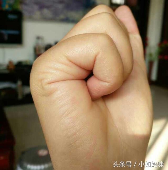 双胞胎生育线特征:生育线上端开叉,极为清楚明朗,表示将来会生双胞胎