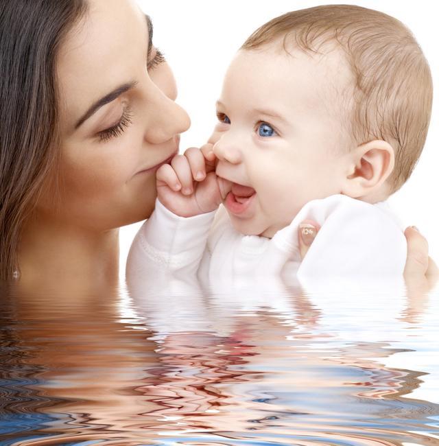 宝宝大笑真的百利无害吗?笑得越早越聪明真的