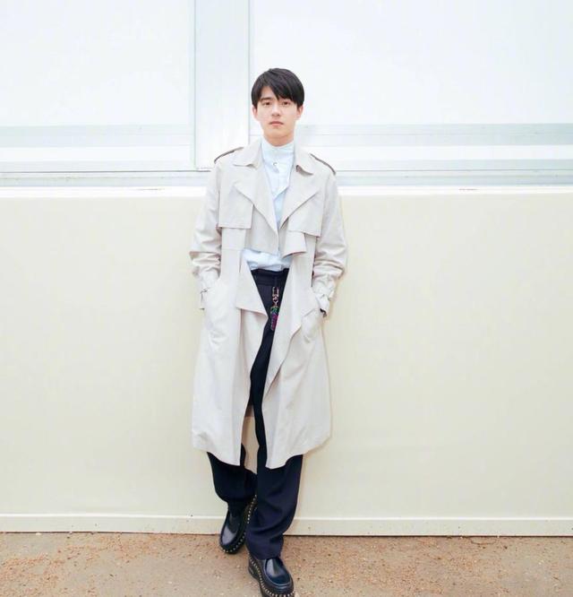 刘昊然风衣_刘昊然风衣照片唐人街