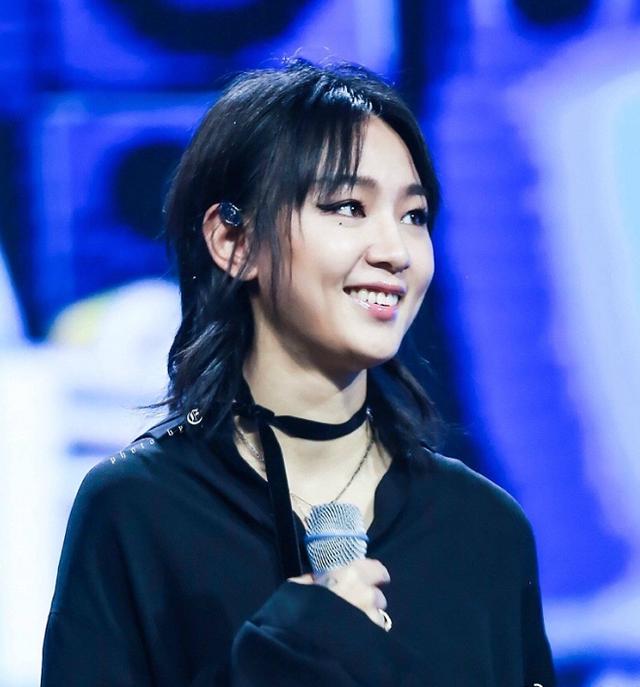 周笔畅美出新高度,32岁的她越来越有女人味,这是要脱单的节奏!