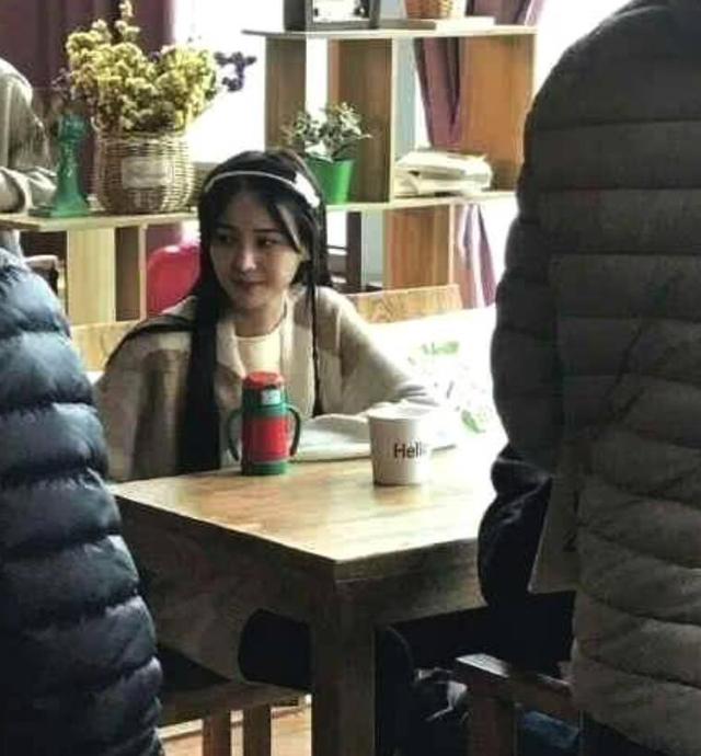 曾因自卑而整容,郑爽终于敢正视自己长相:颜值