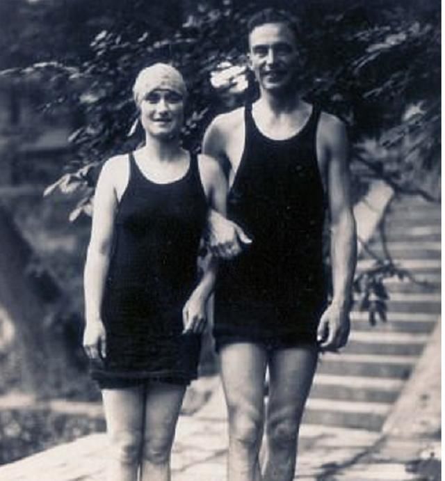 爱德华八世为爱放弃王位的结局：受尽妻子的冷落和谩骂后孤独而终