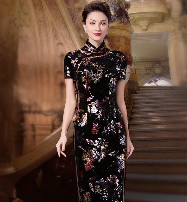 外国妹子竟然把中国旗袍穿出了这样的感觉,美