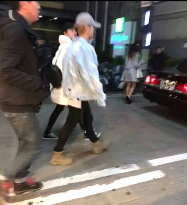 鹿晗关晓彤日本甜蜜吃火锅 鹿晗轻捏关晓彤脸