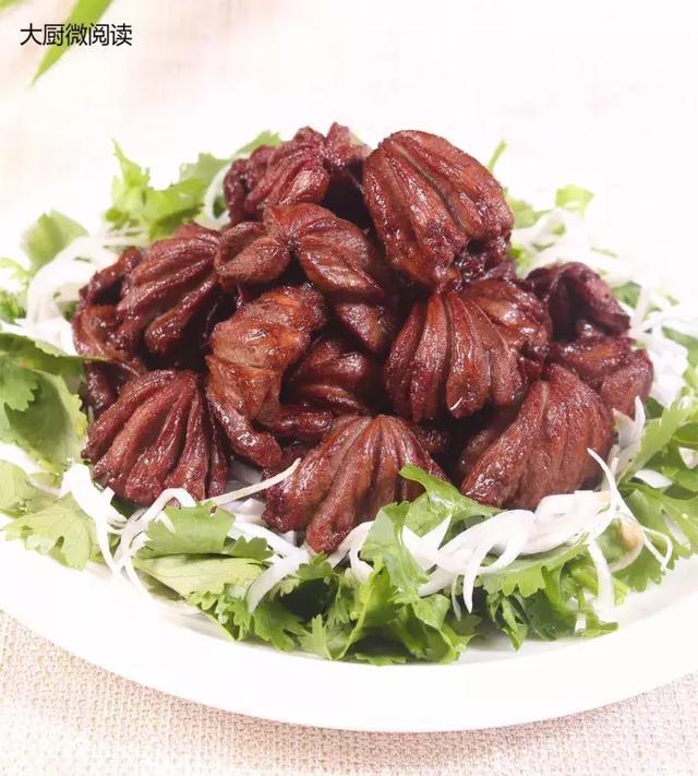腌制要加高度白酒,油炸需270℃高温,名师解析"火燎鸭