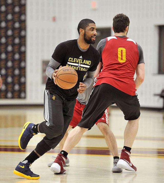 让库里和欧文告诉你,并不是每个nba运动员的肌肉都这么协调