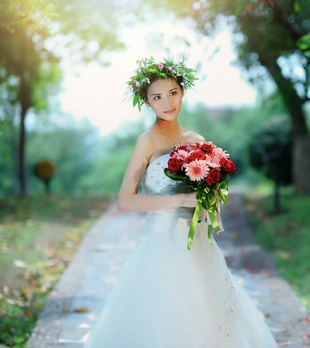 漂亮的新娘曾是我家孩子的家教老师,她也结婚