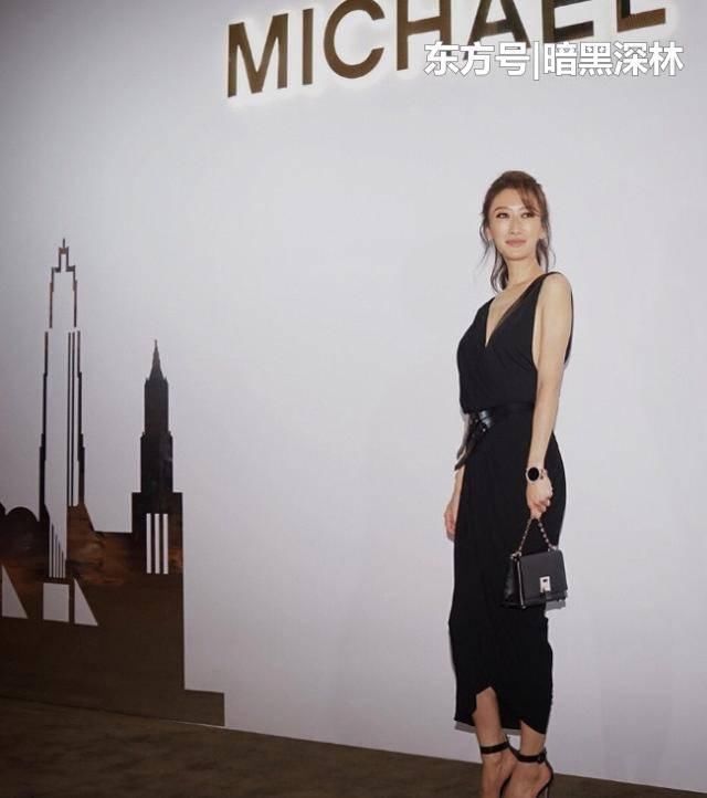 她亚洲第一名模，私生活糜烂曾一年换7位男友，36岁貌美如花！