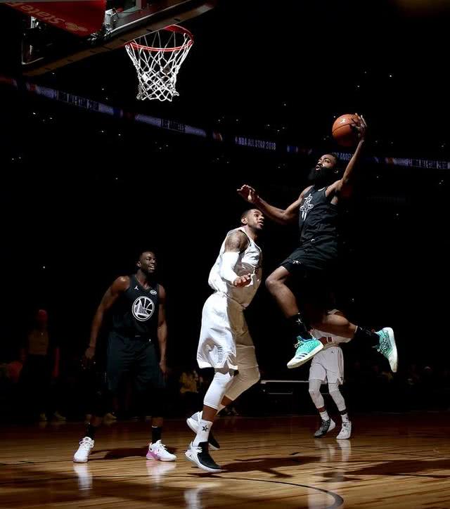 NBA全明星赛上的篮球明星们,都穿了哪双球鞋