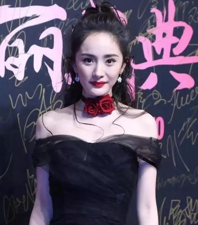 红毯未p图,杨幂妆容精致,刘亦菲景甜皮肤超好,李沁换错发型太显老