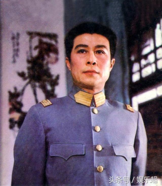 86岁王心刚全家照，儿子竟也是大帅哥，他长期照顾有病妻子的故事