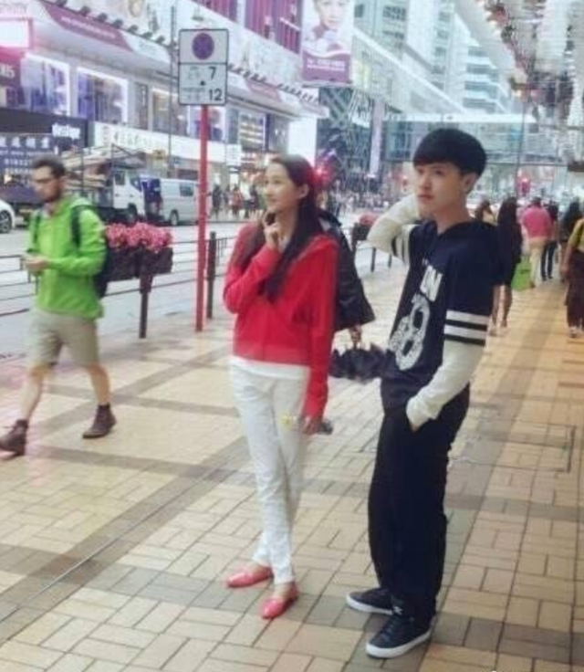 鹿晗关晓彤公布恋情后,关晓彤前男友转发微博,怒怼