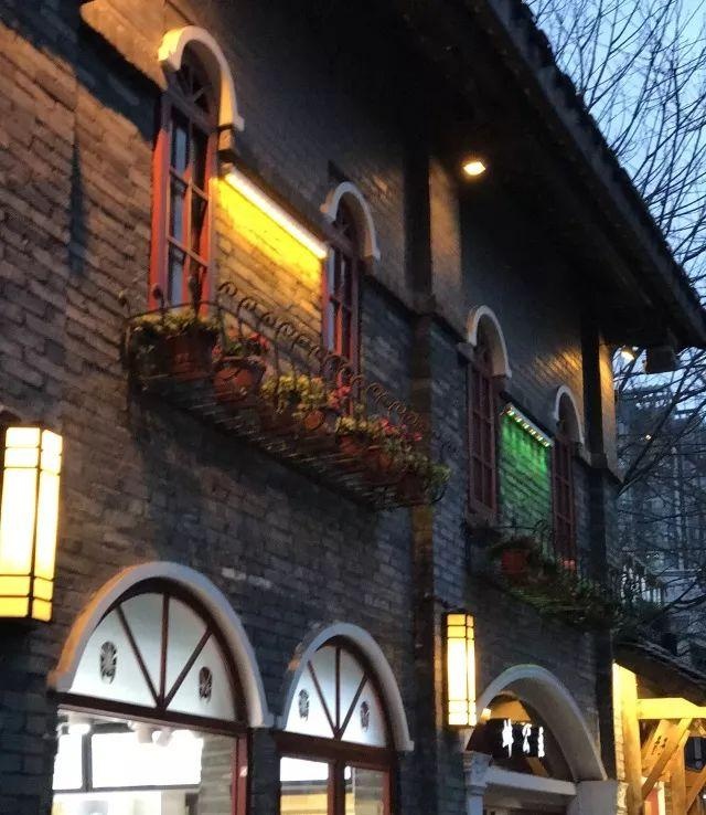 150厘米窄巷生存指南：狭小空间里的大智慧