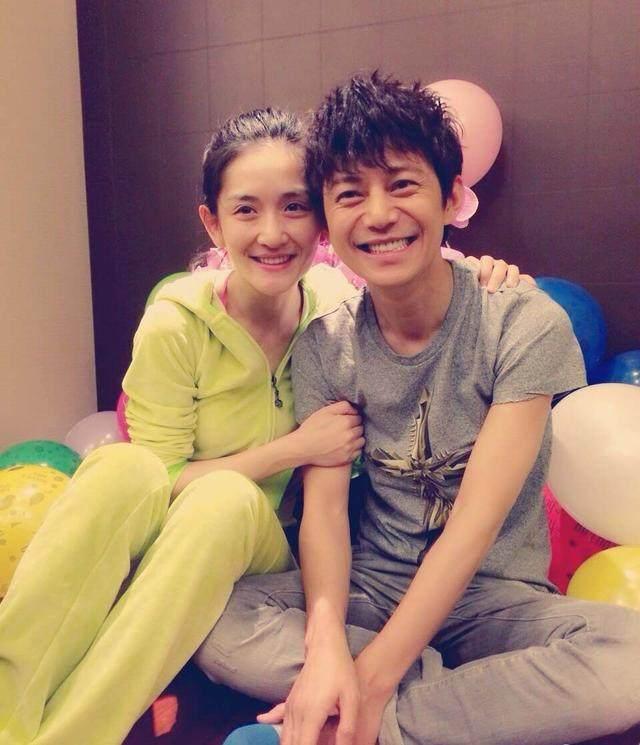 何炅隐瞒多年的妻子近照曝光,长成这般,怪不得他只对谢娜一人好