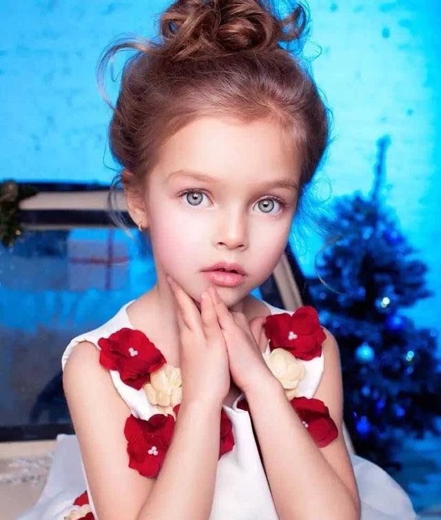 俄罗斯电眼小模特Anna Pavaga:女孩子就该有百变的春夏秋冬