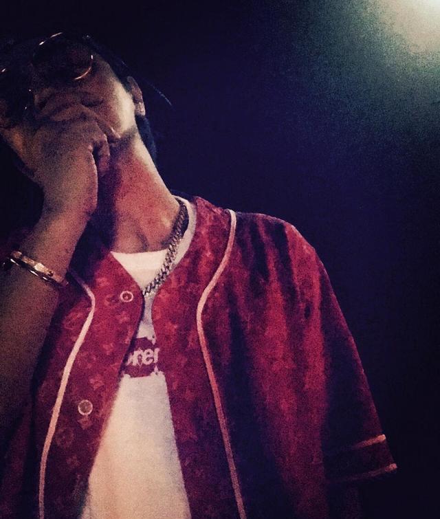 最潮的时尚单品,售价3万的LV 联名 Supreme 双