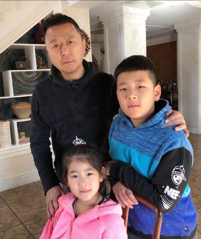 郭涛儿子近照曝光,小石头变小伙子,眉眼和爸爸很像!