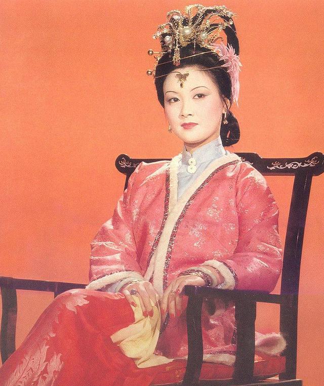 邓婕的王熙凤珍贵剧照几十张，太惊为天人了，无人超越
