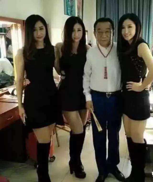 侯耀华收女徒弟出事,冯巩也有女徒弟?对此郭德纲多年前已有预言