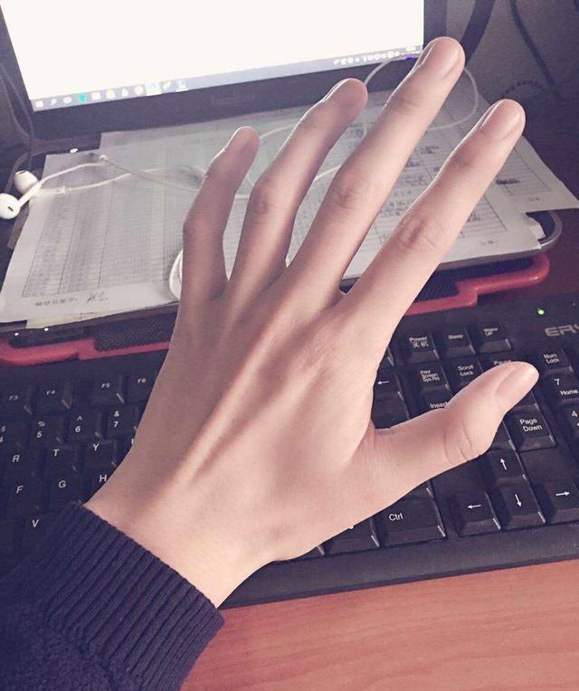 娱乐圈这些男星的手堪比手模!杨洋倒数,第一竟然不是王凯?