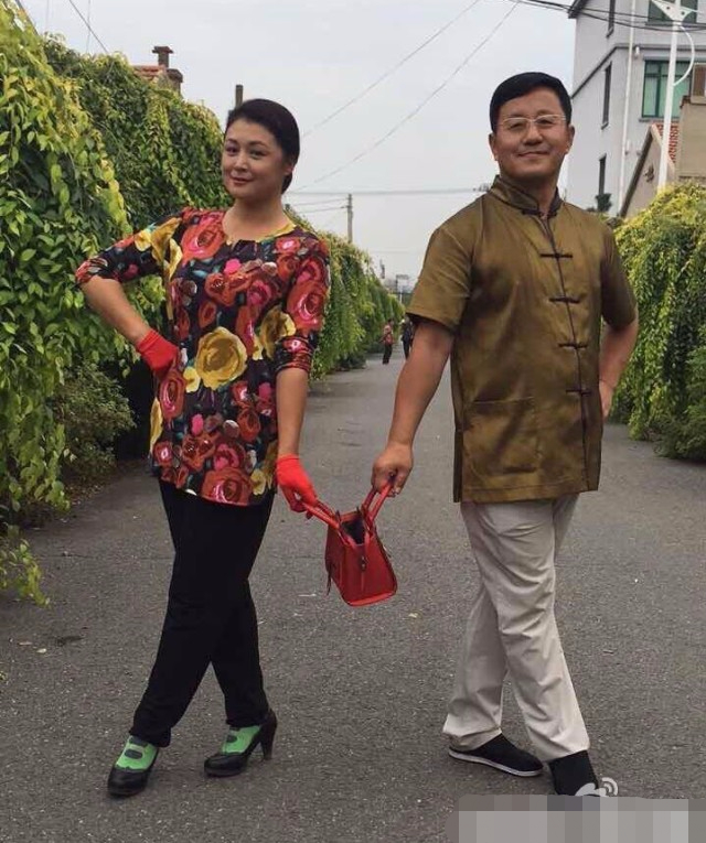 46岁于月仙气色好，胖老公把她宠成小公主，为了事业至今不要孩子