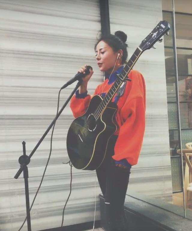 流浪歌手花姐, 演绎许巍歌中的《曾经的你》(附美照)