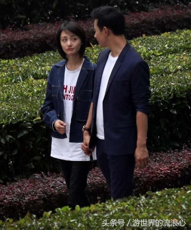 娱:韩雪与老公女儿同框,郑爽罗晋牵手逛公园,鹿晗关晓彤吃烤肉