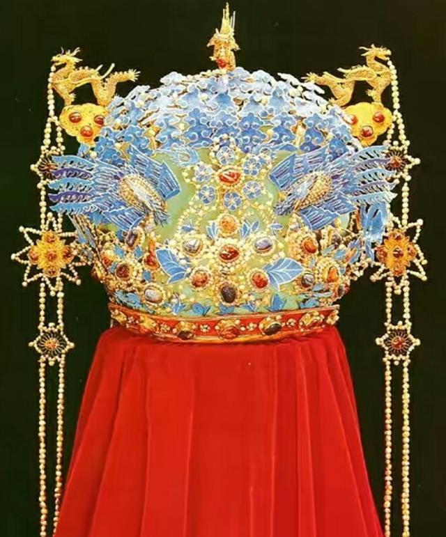 古代真正的凤冠霞帔有那么美吗?