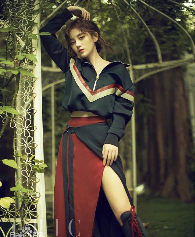 被称偶像之神，最火时“四千年第一美女”都给她洗脚，还记得她吗