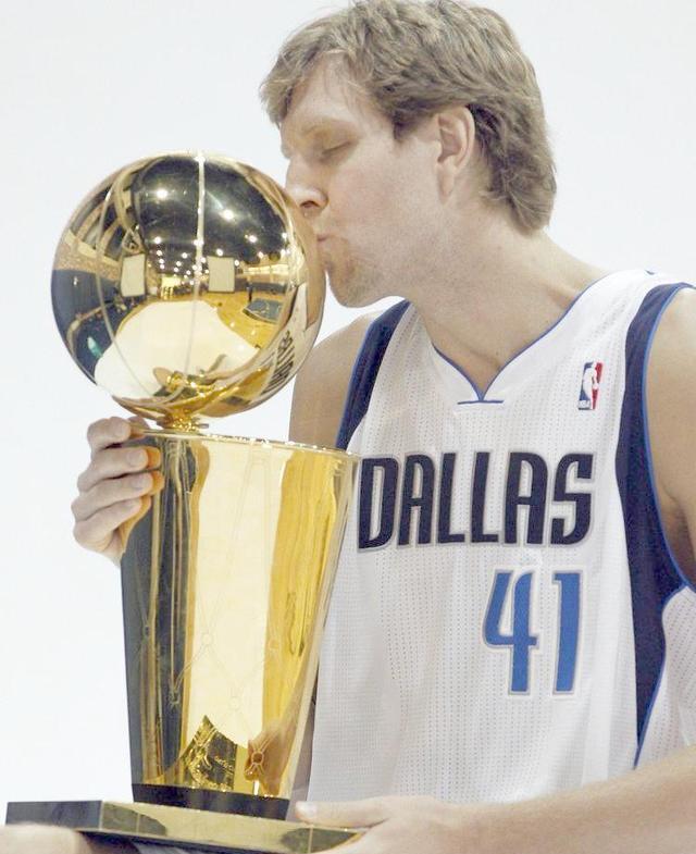 NBA历史大前锋排名!卡尔马龙排名比诺维斯基