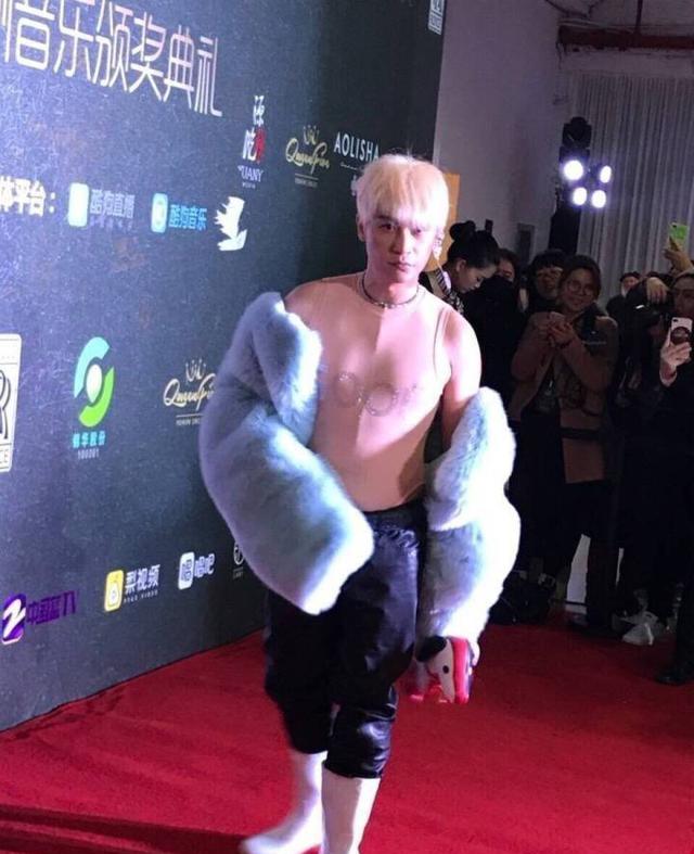 陈志朋走女性路线,真的辣眼睛,网友:这是经历了