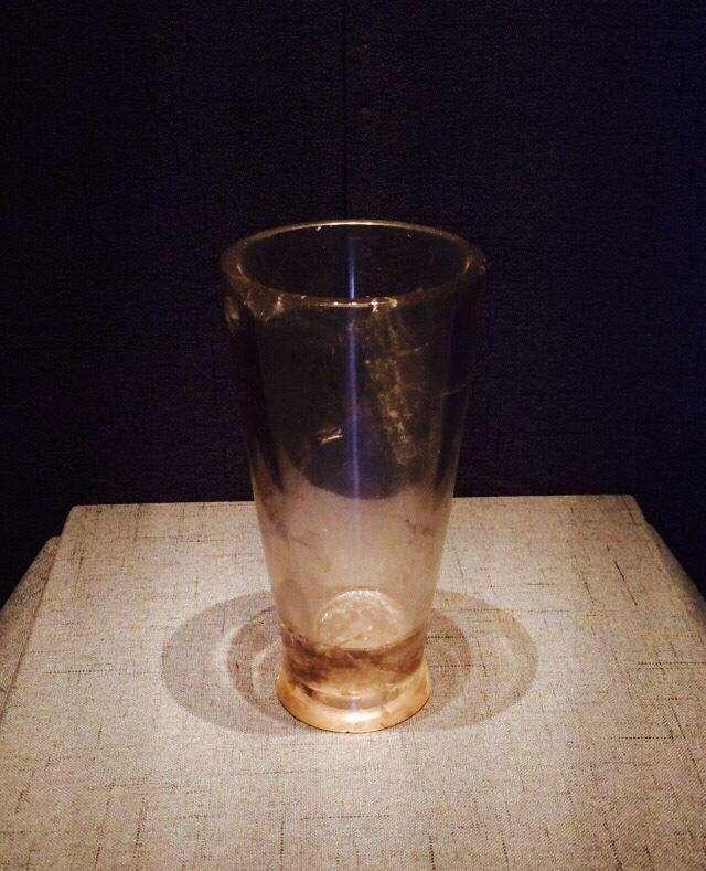 战国古墓挖出“现代”水晶杯，专家:绝对是国宝，三谜团至今未解