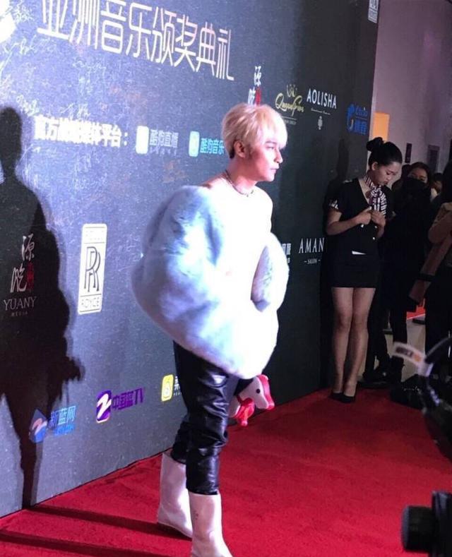 陈志朋走女性路线,真的辣眼睛,网友:这是经历了