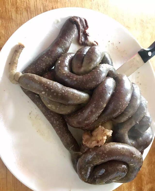内蒙古最血腥美食看得人恶心想吐 闭着眼吃一口你会爱不释口