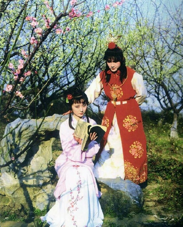 87版《红楼梦》拍摄花絮,宝黛二人戏里戏外一样甜!