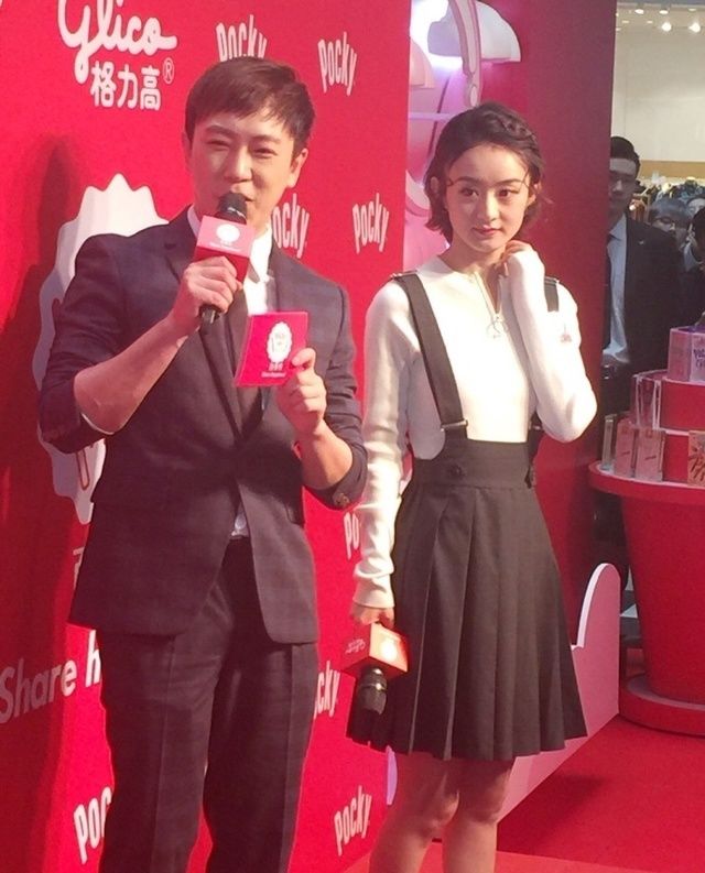 网友上海偶遇镜头下的赵丽颖,原来没PS修图的