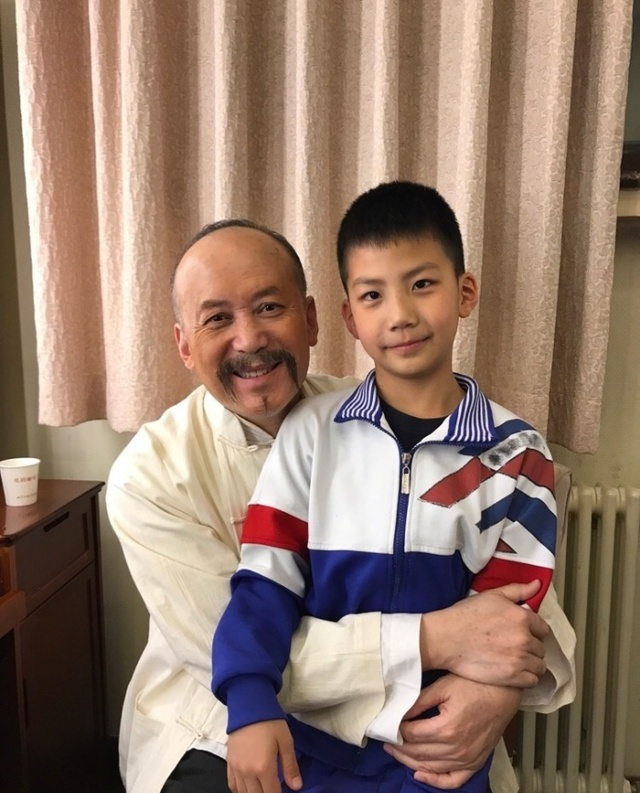 傻儿子老总_地主家的傻儿子图片