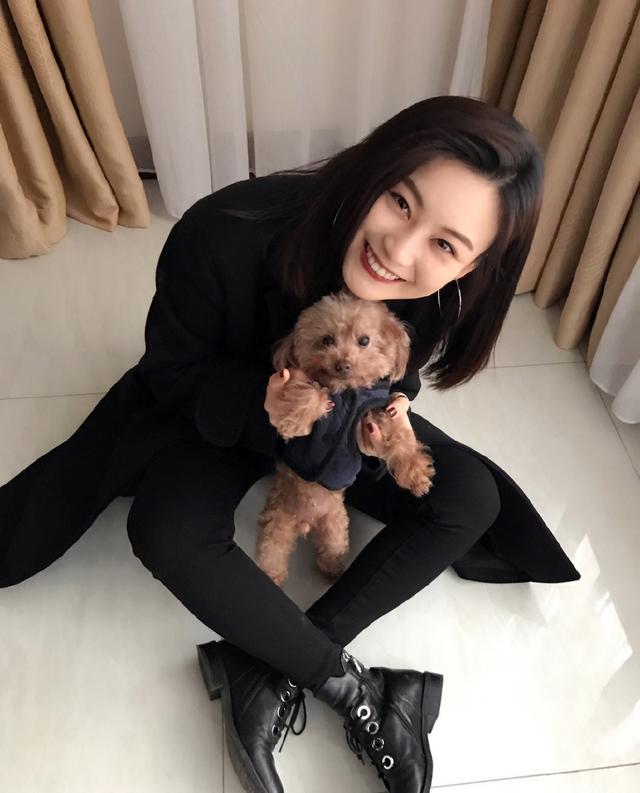 唐人街探案2中的小说黑客尚语贤出道便与冯小刚成龙等大佬v小说与美女美女狼图片