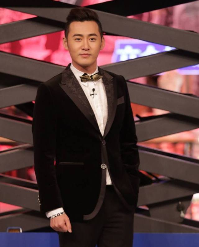 娱乐圈颜值最高的10位男主持人,何炅排第八最帅是他没