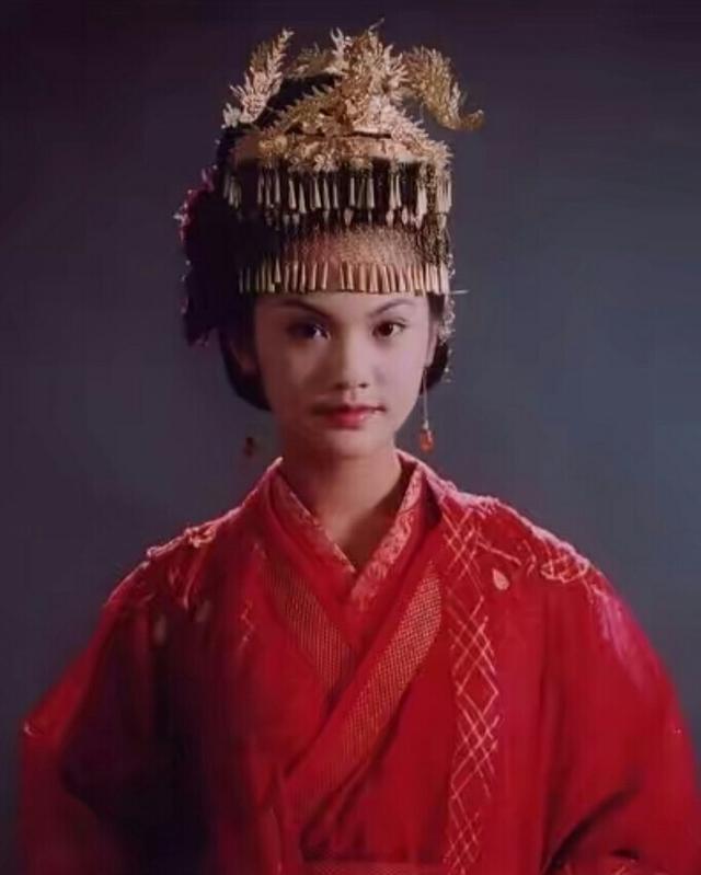 古代真正的凤冠霞帔有那么美吗?